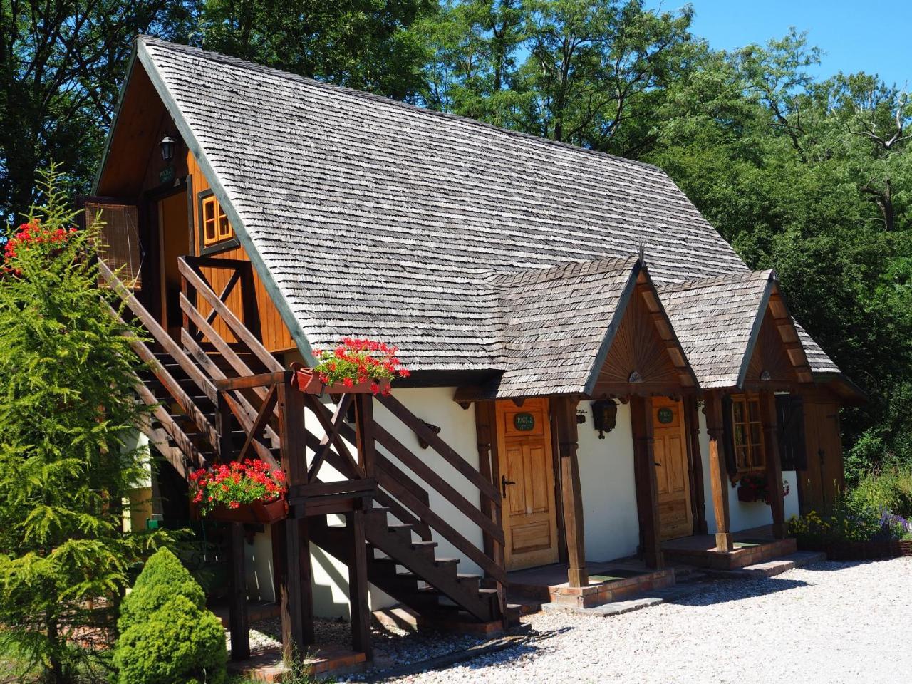 Hotel Oberza Pod Zlotym Prosiakiem Nieborów Exterior foto
